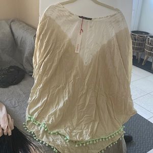 NWT Gypsy 05 poncho with Pom Pom trim